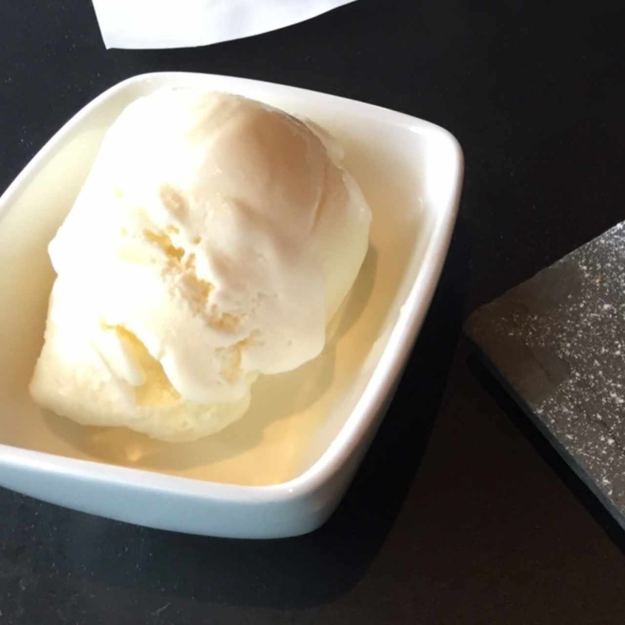 helado de vainilla (acompañante del waffle)