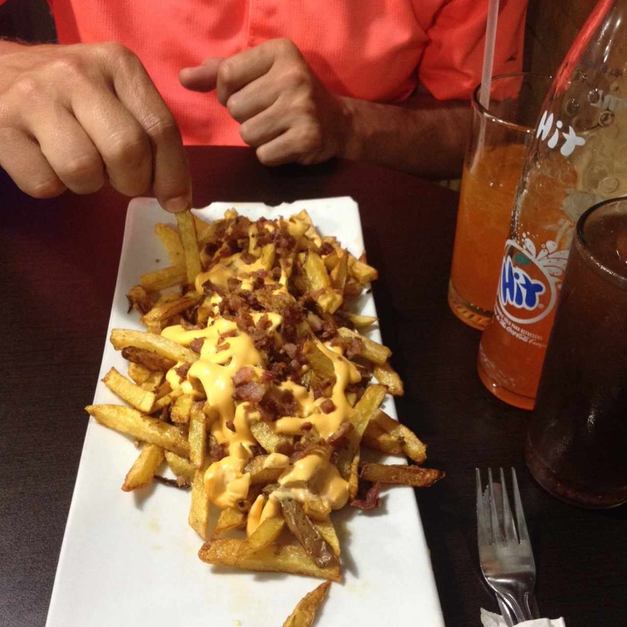Papas con queso y tocineta