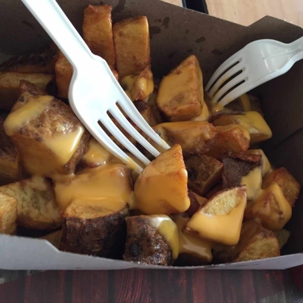 Papas rusticas con Queso Fundido, muy buenas..!