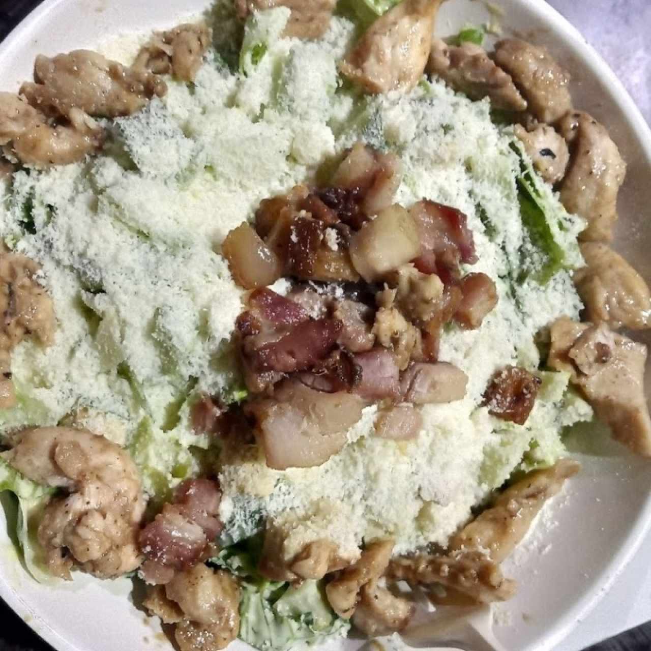 ensalada César con pollo