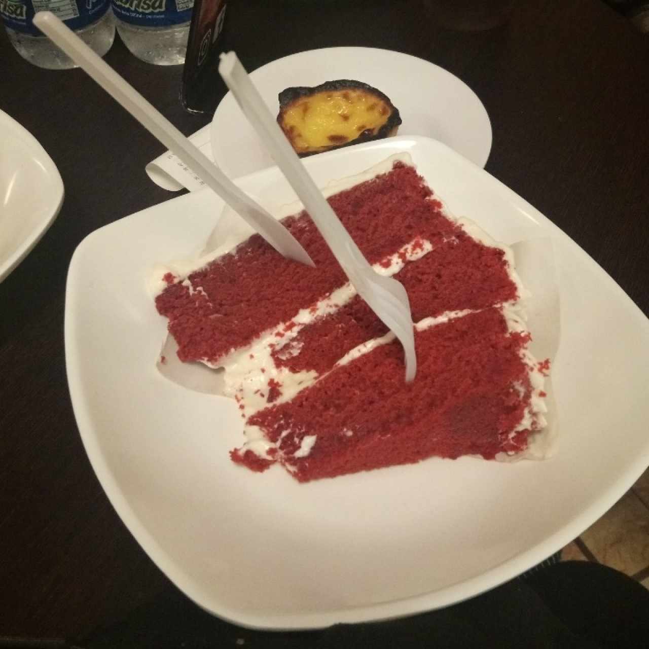 Red velvet y pastelito de nata