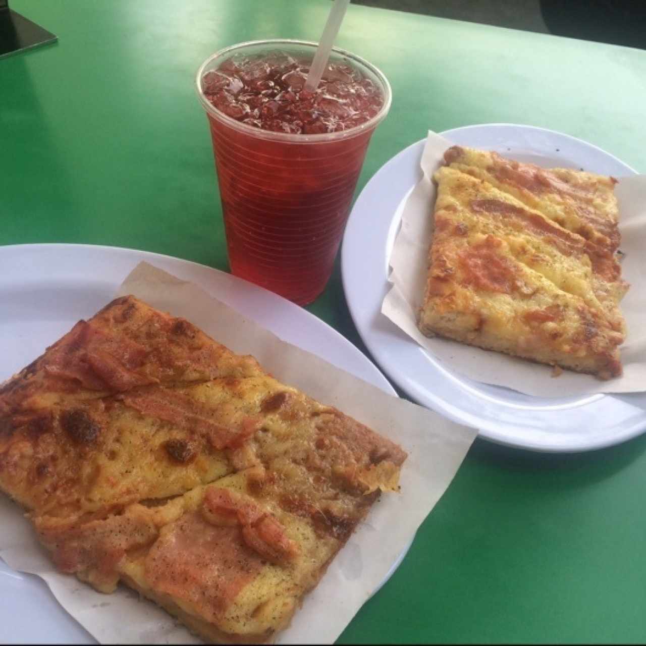 Porcion de Pizza y Flor de Jamaica