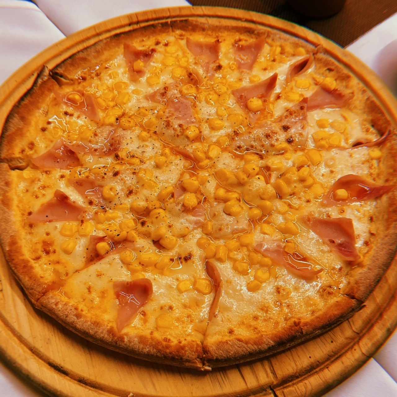 Pizza con maiz y tocineta