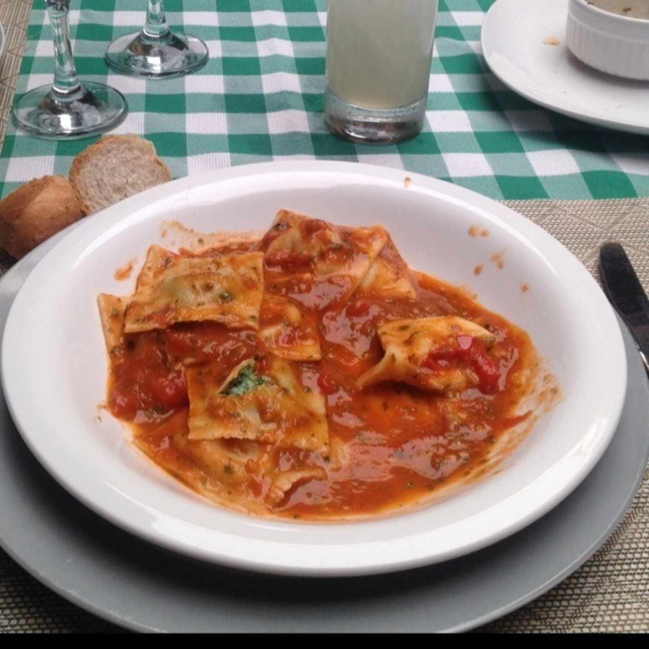 Ravioli Ricotta y espinaca al filetto 