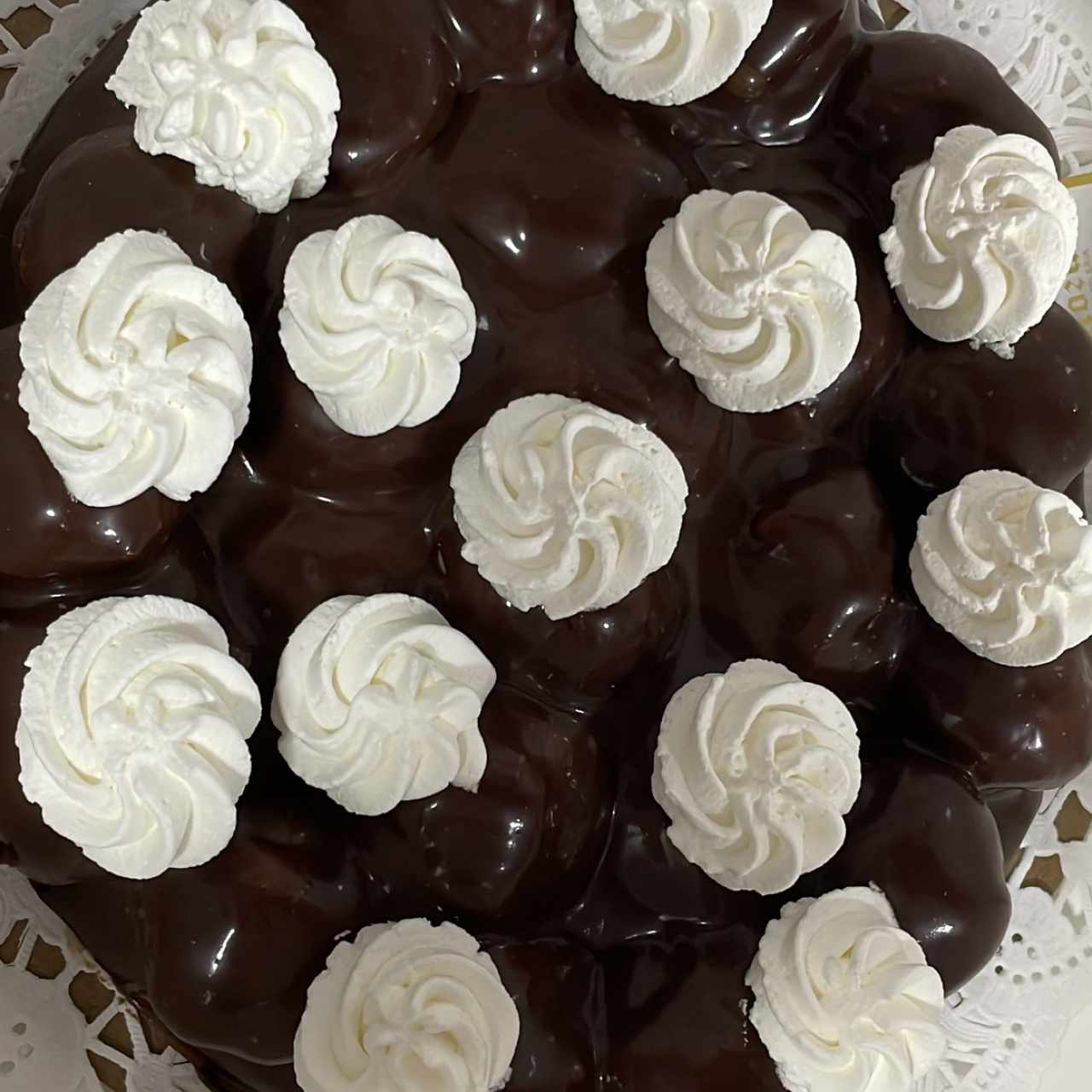Torta de profiteroles