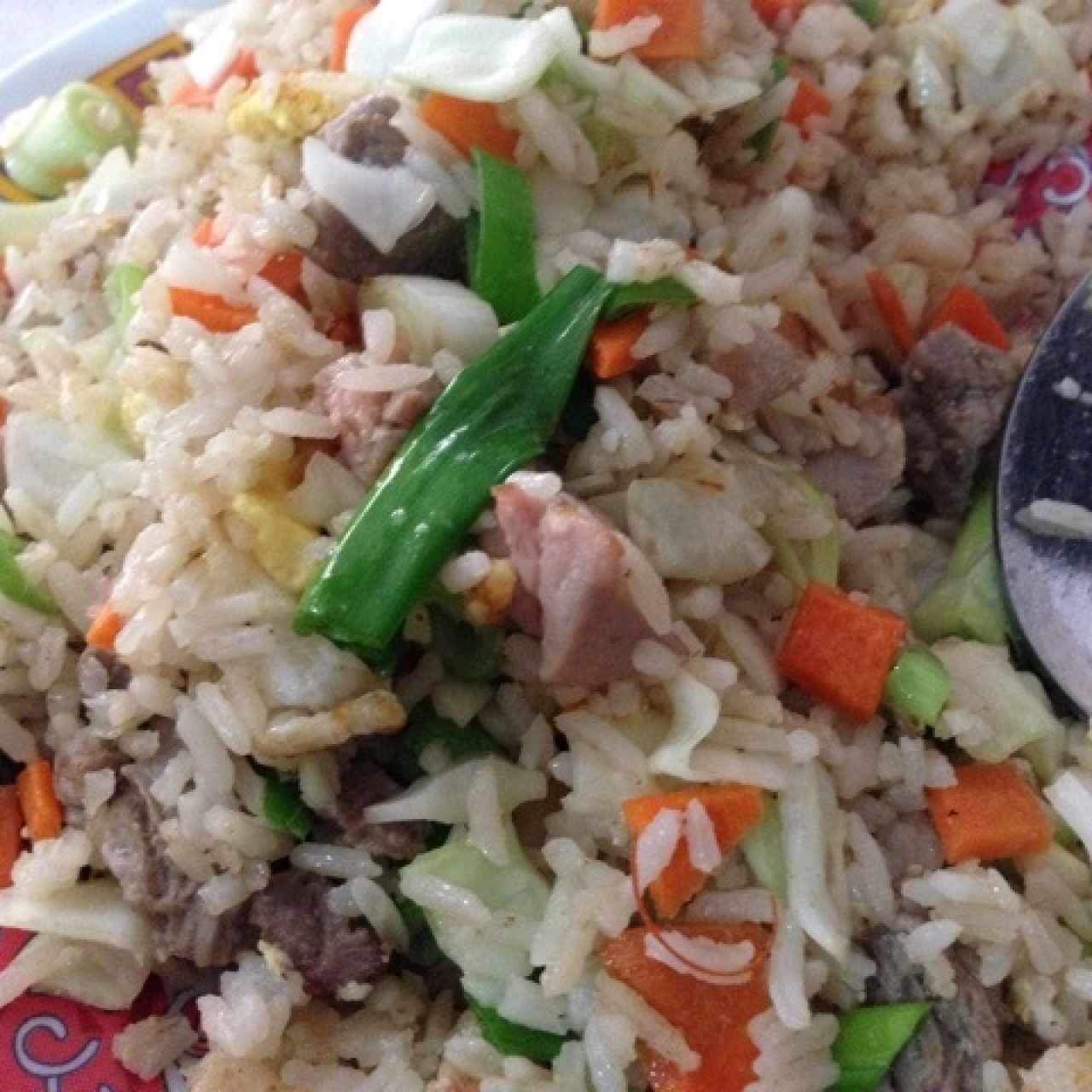 Arroz con pollo y cerdo 