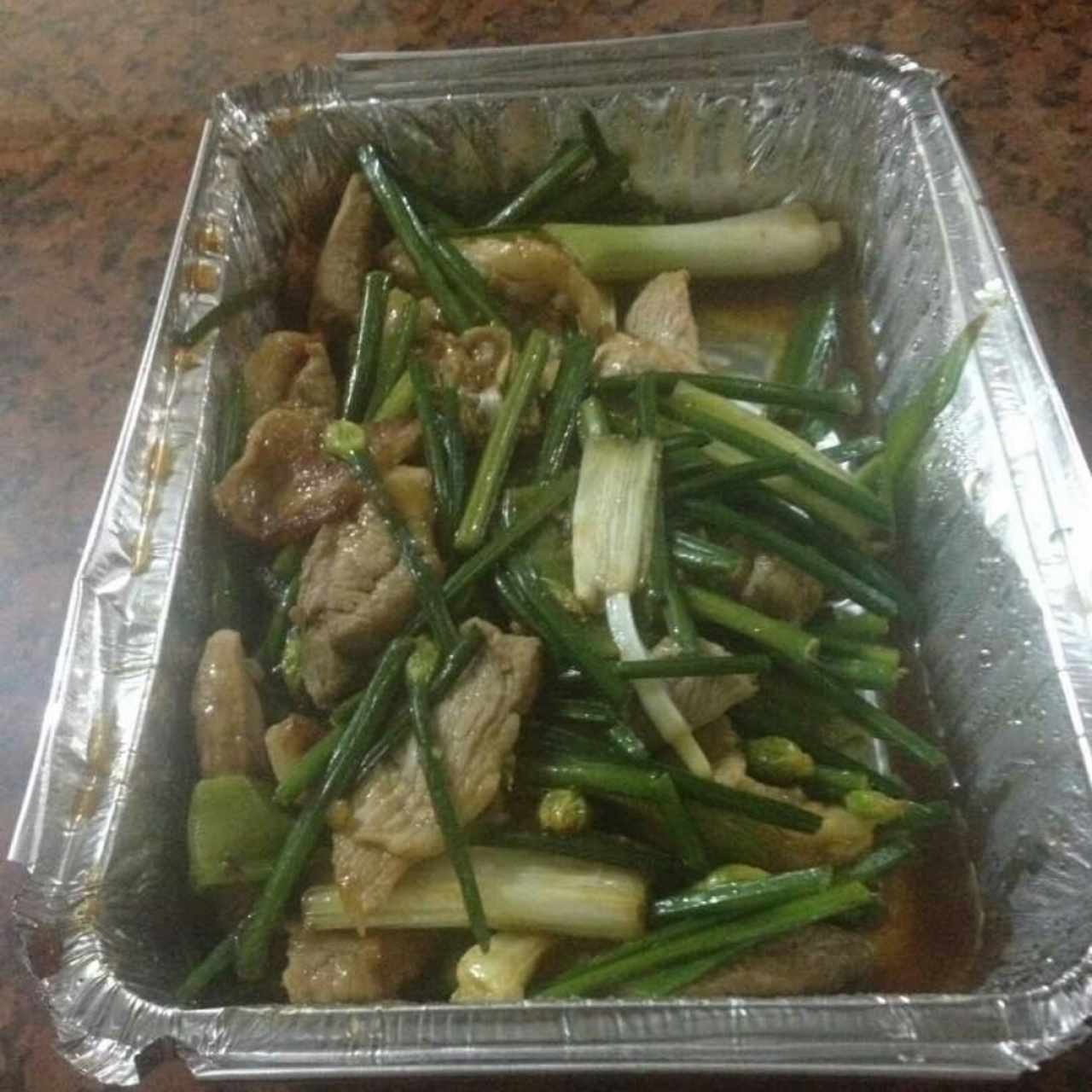 Flor de Ajo con Cerdo, Muy Bueno, para llevar 
