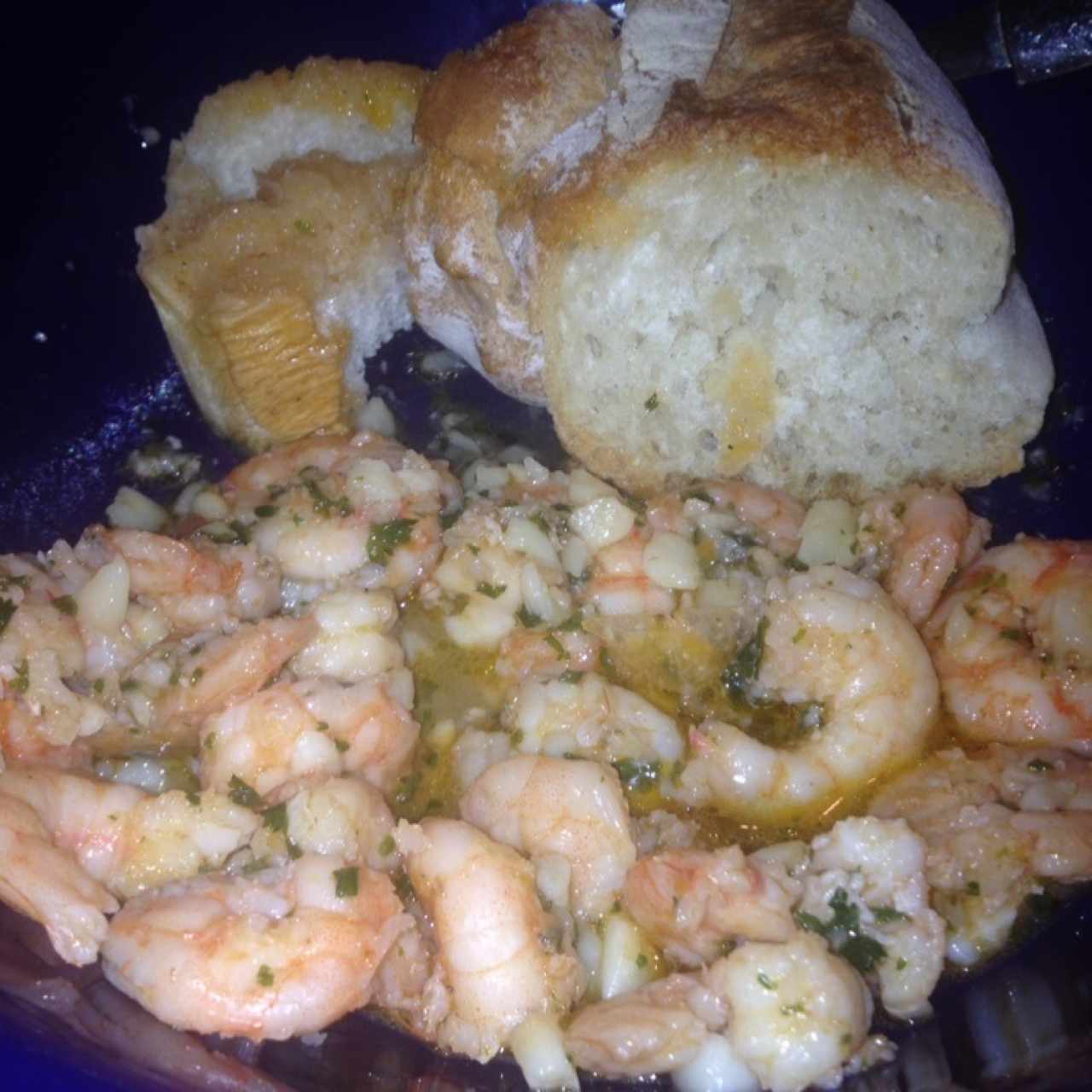 camarones al ajillo con pan