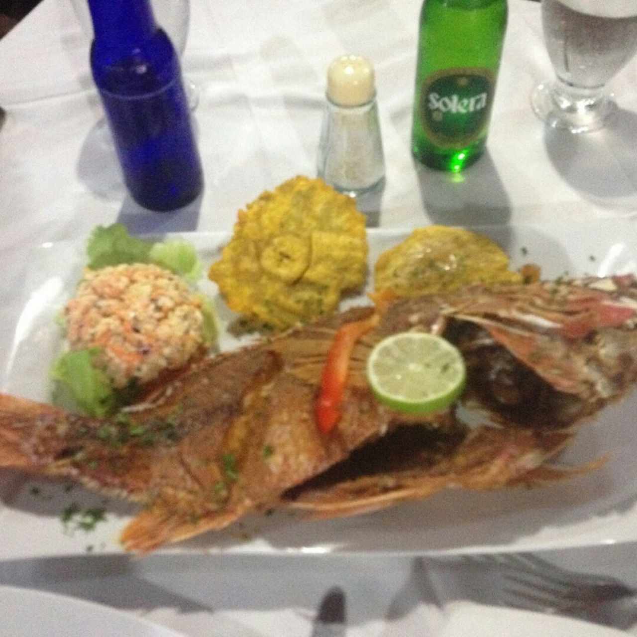 Paguito Frito con tostones y Ensalada rallada, excelente 