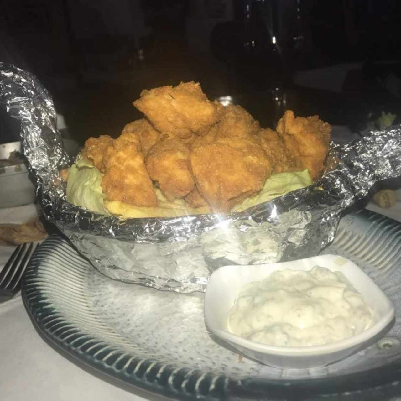 Pollo a La Canasta, Espectacular, lo mejor de la Noche, las Papas y la Salsa Tártara también Óptimas 
