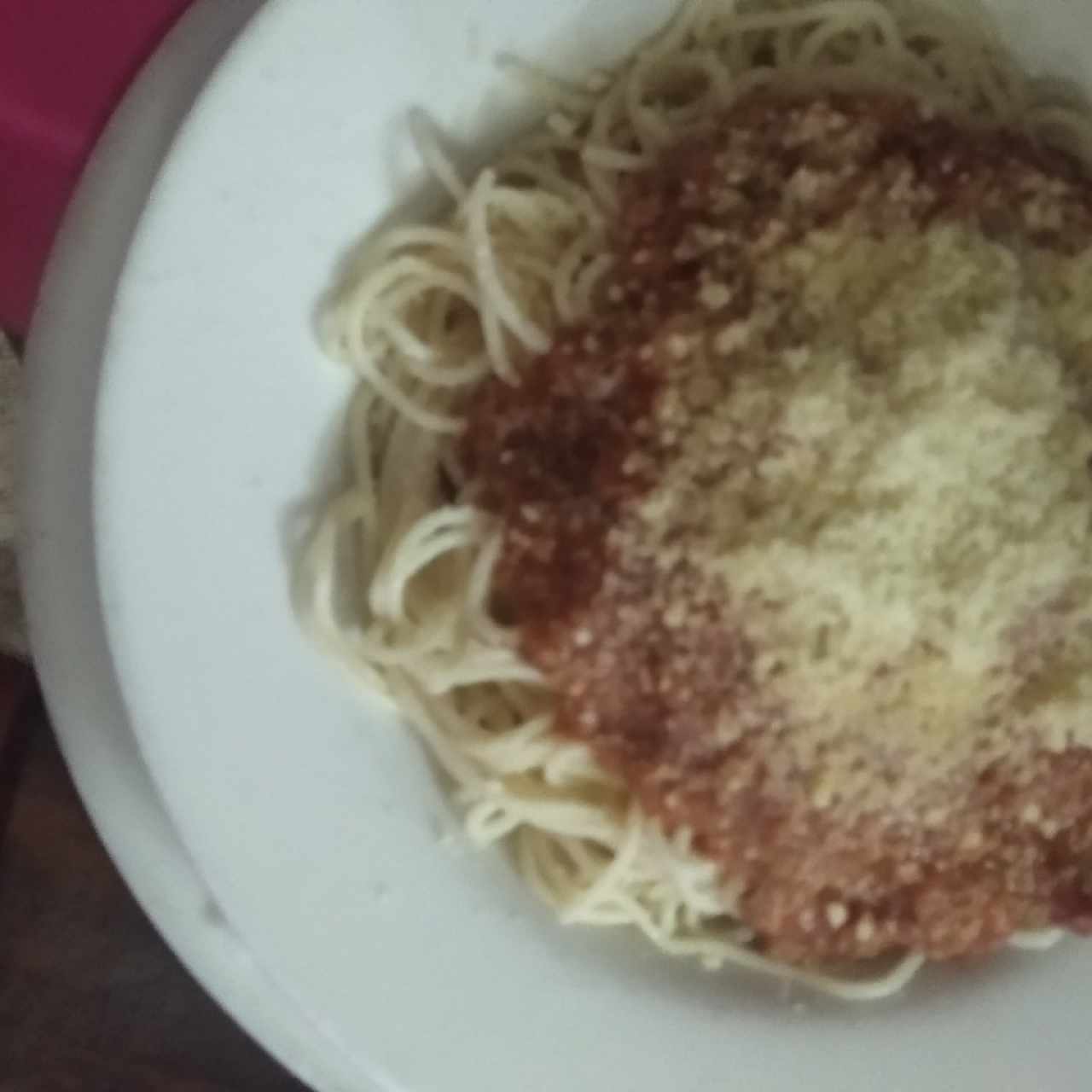 pasta bolognesa para una niña