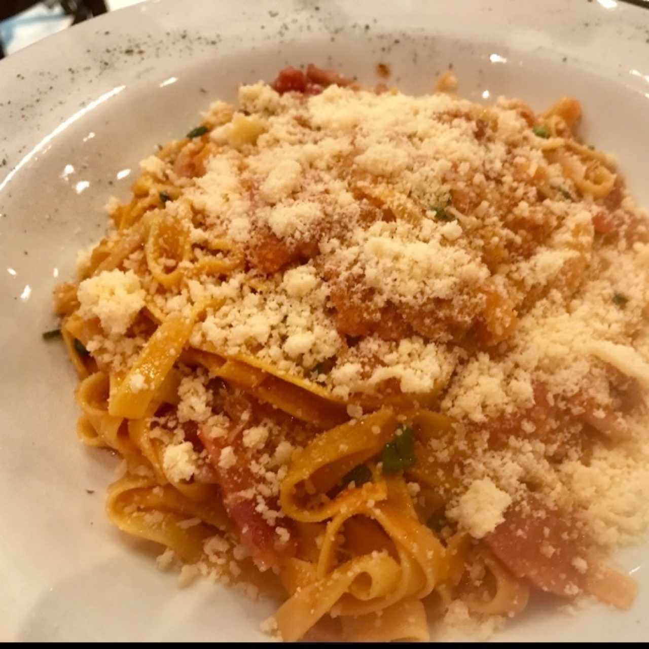 linguini con salsa matricciana