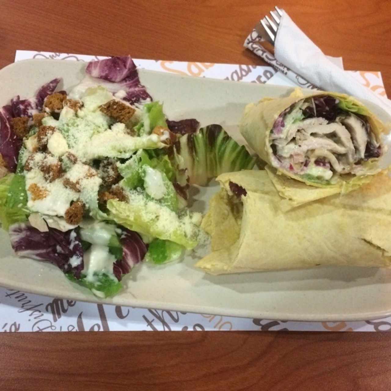 Wrap de pollo con ensalada César