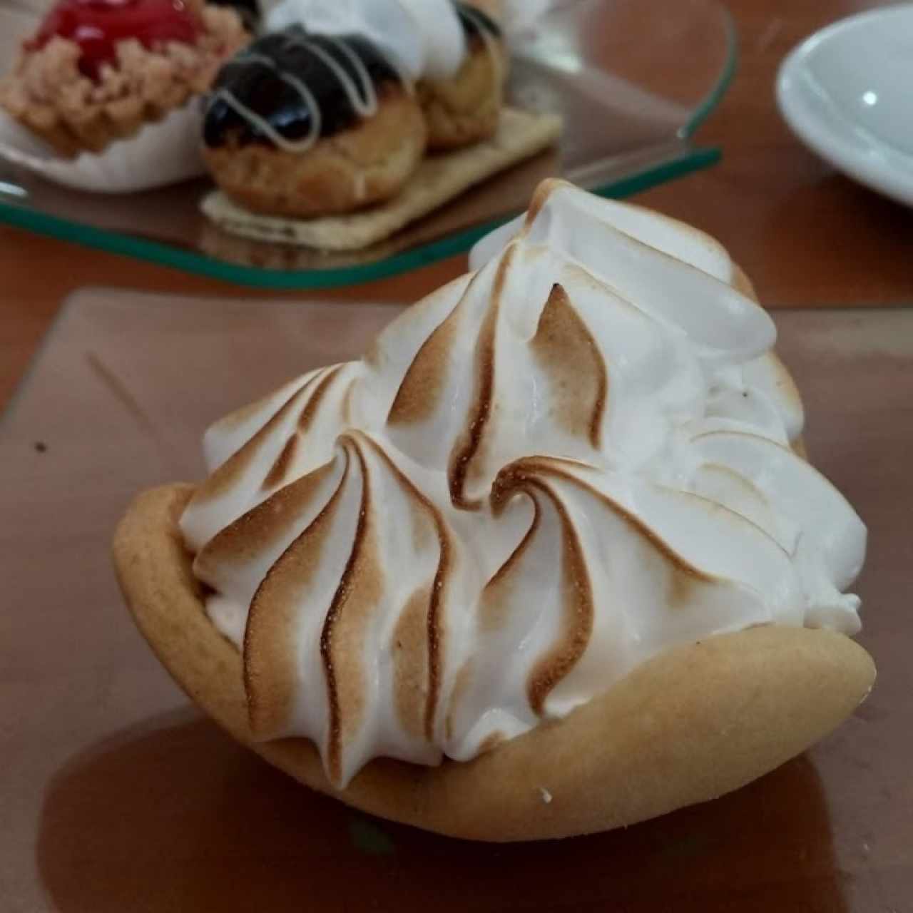 pie de limón y mini dulces
