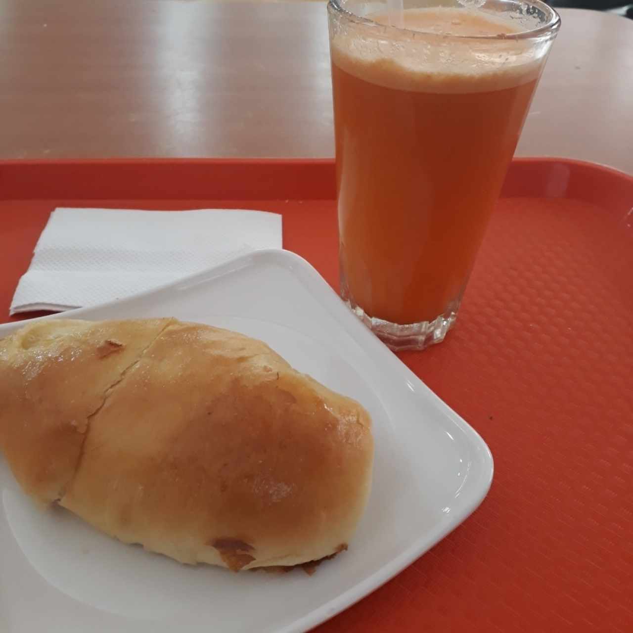 Cachito de Jamón y queso crema