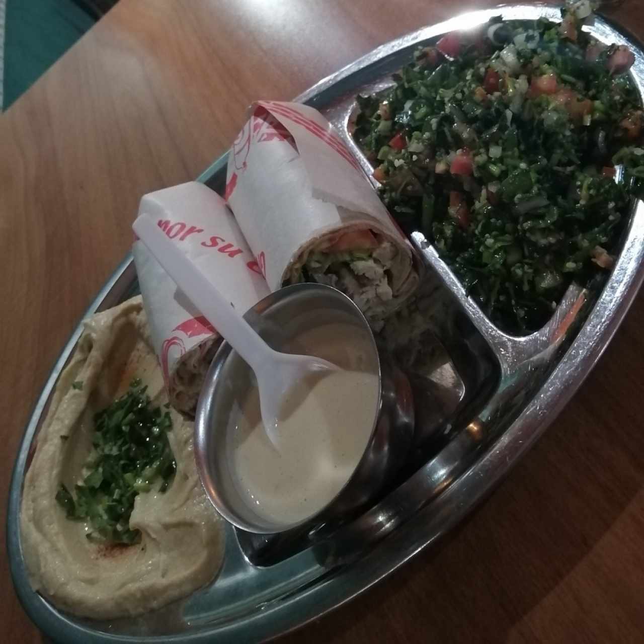 Shawarma Mixto con Tabbule y crema de garbanzo 