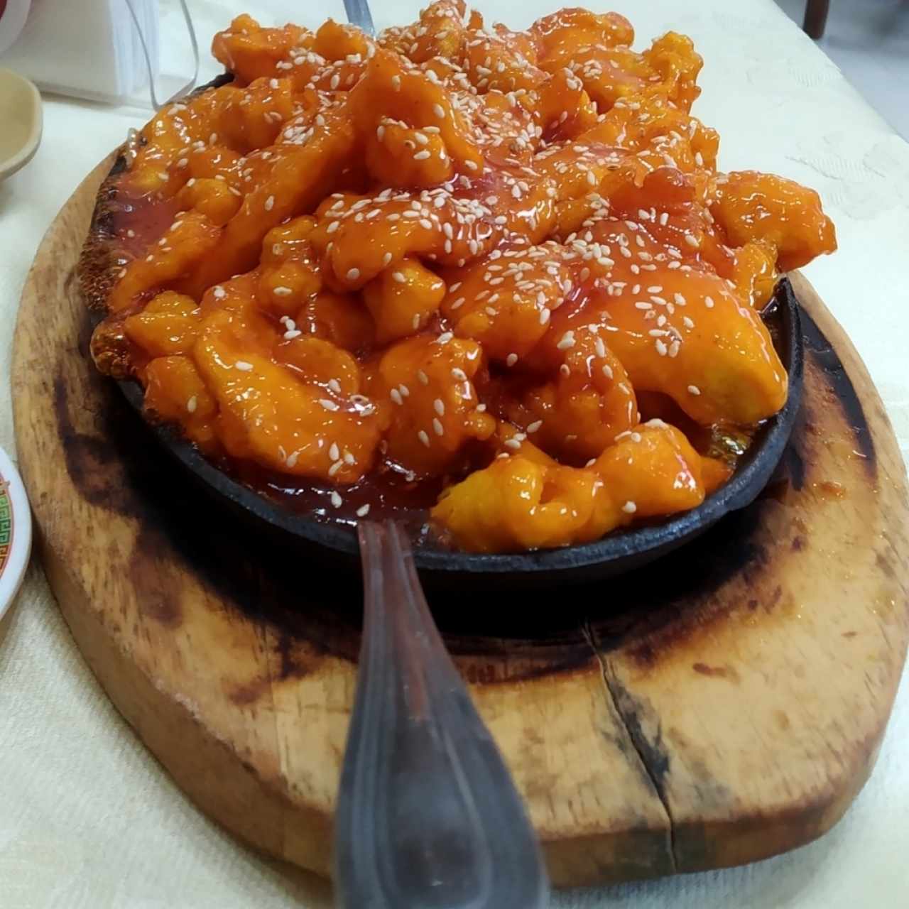 pollo con miel y ajonjolí