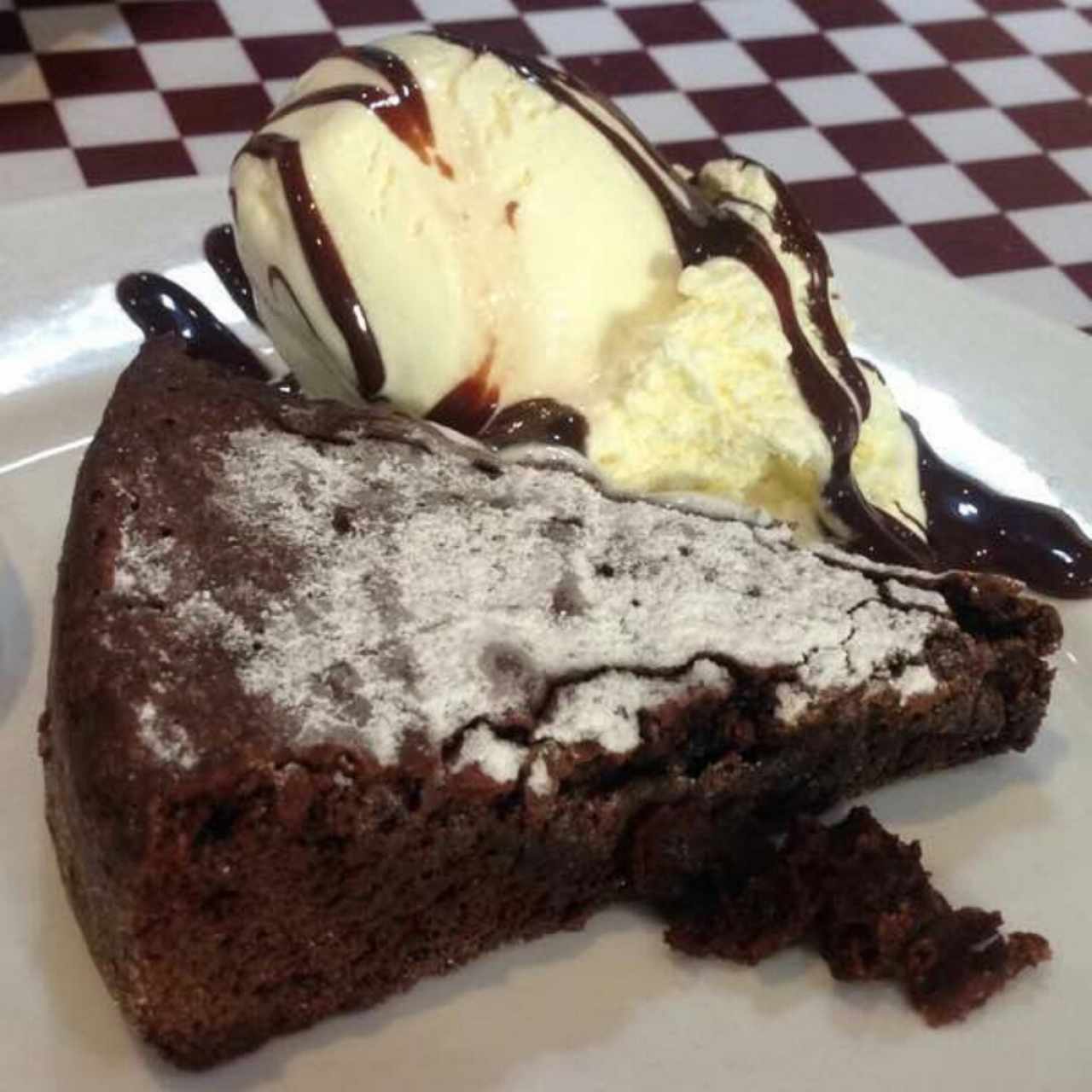Brownie con helado