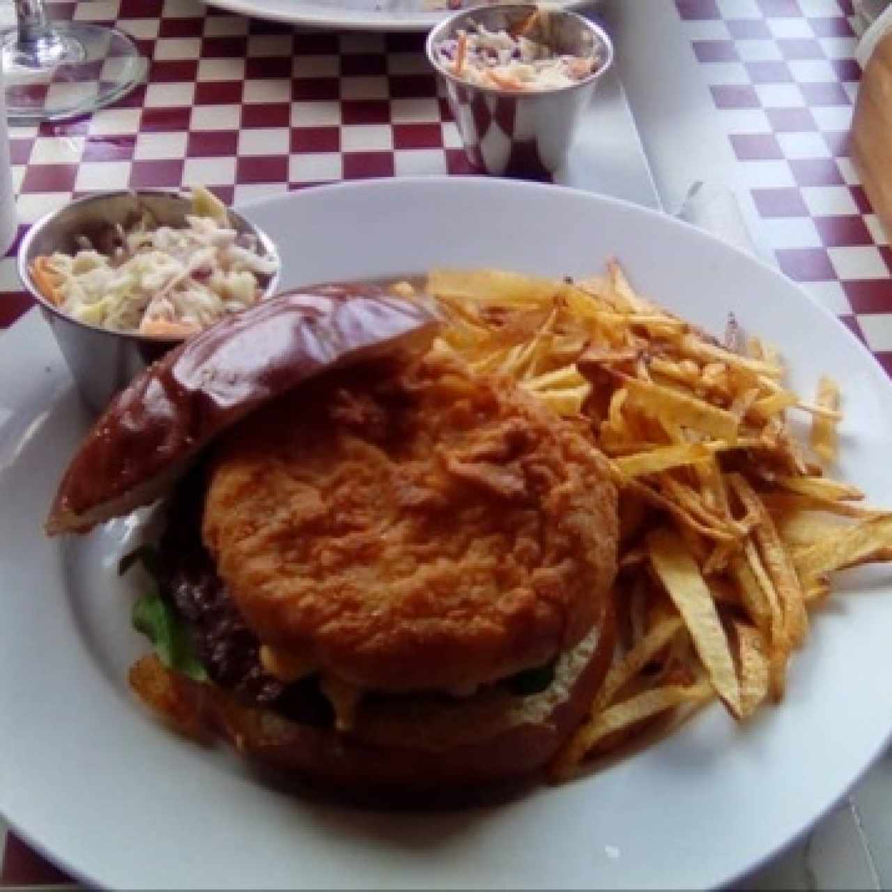 Karú-Pana con Chips de papas y ensalada