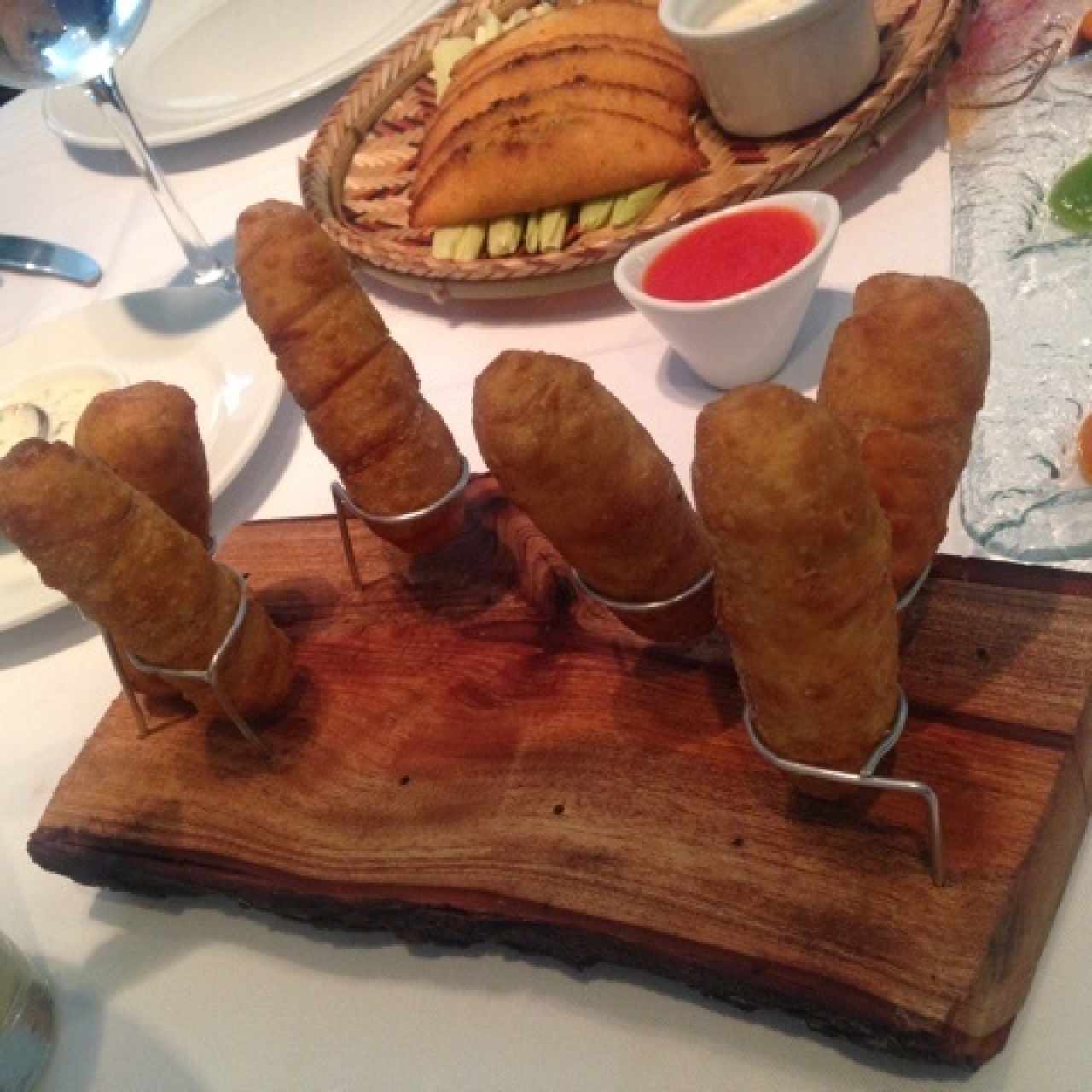 Entrada: Tequeños de chorizo, morcilla, y queso