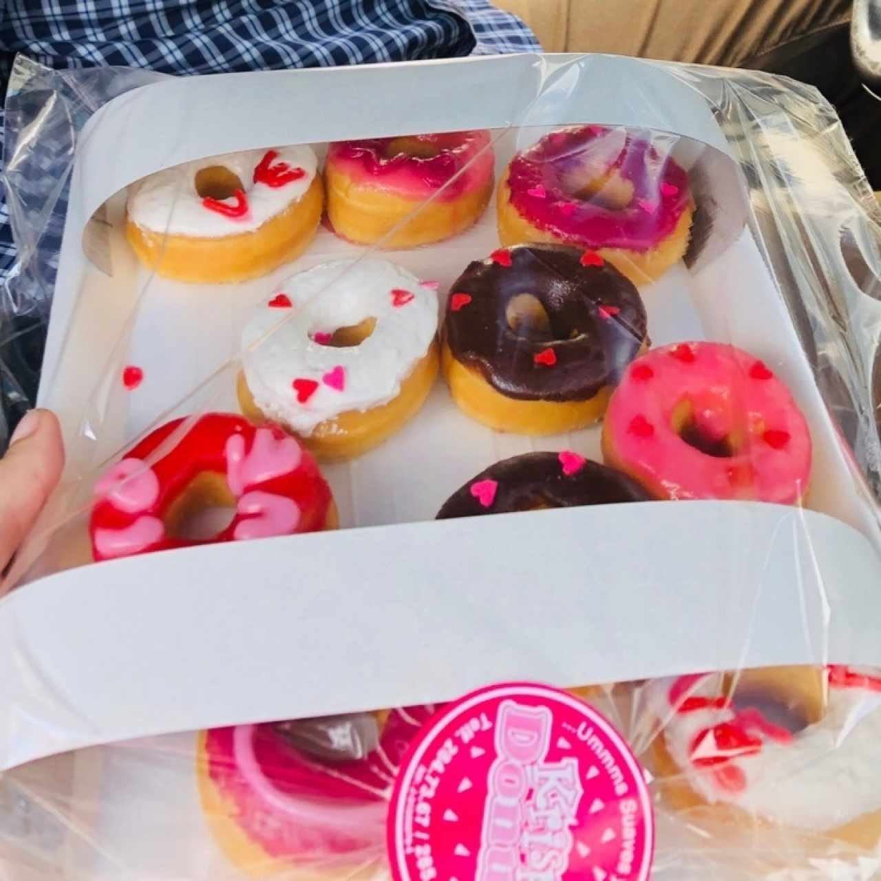 Mini donas surtidas con decoracion san valentin 