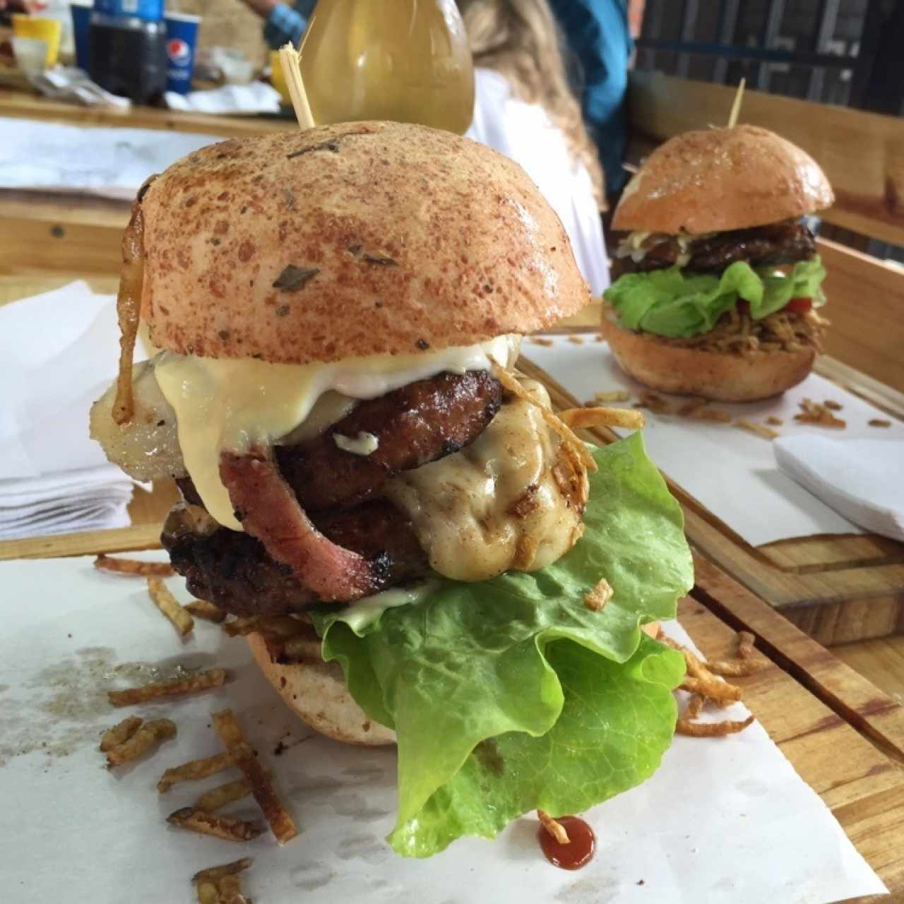 Hamburguesa con full queso y tocineta