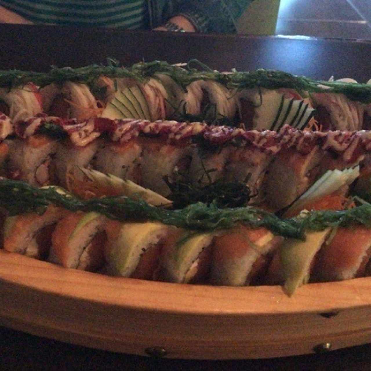 barco de crazy kanny, alaska especial e island roll con topping de fresa
