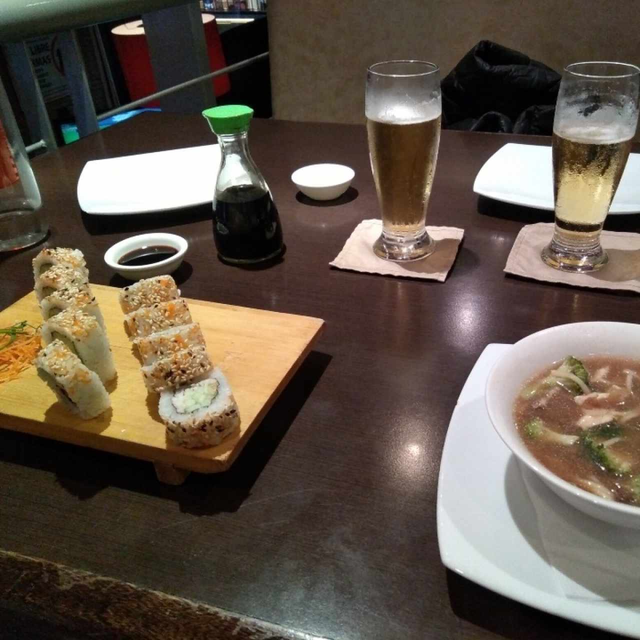 California Roll y Sopa teriyaki