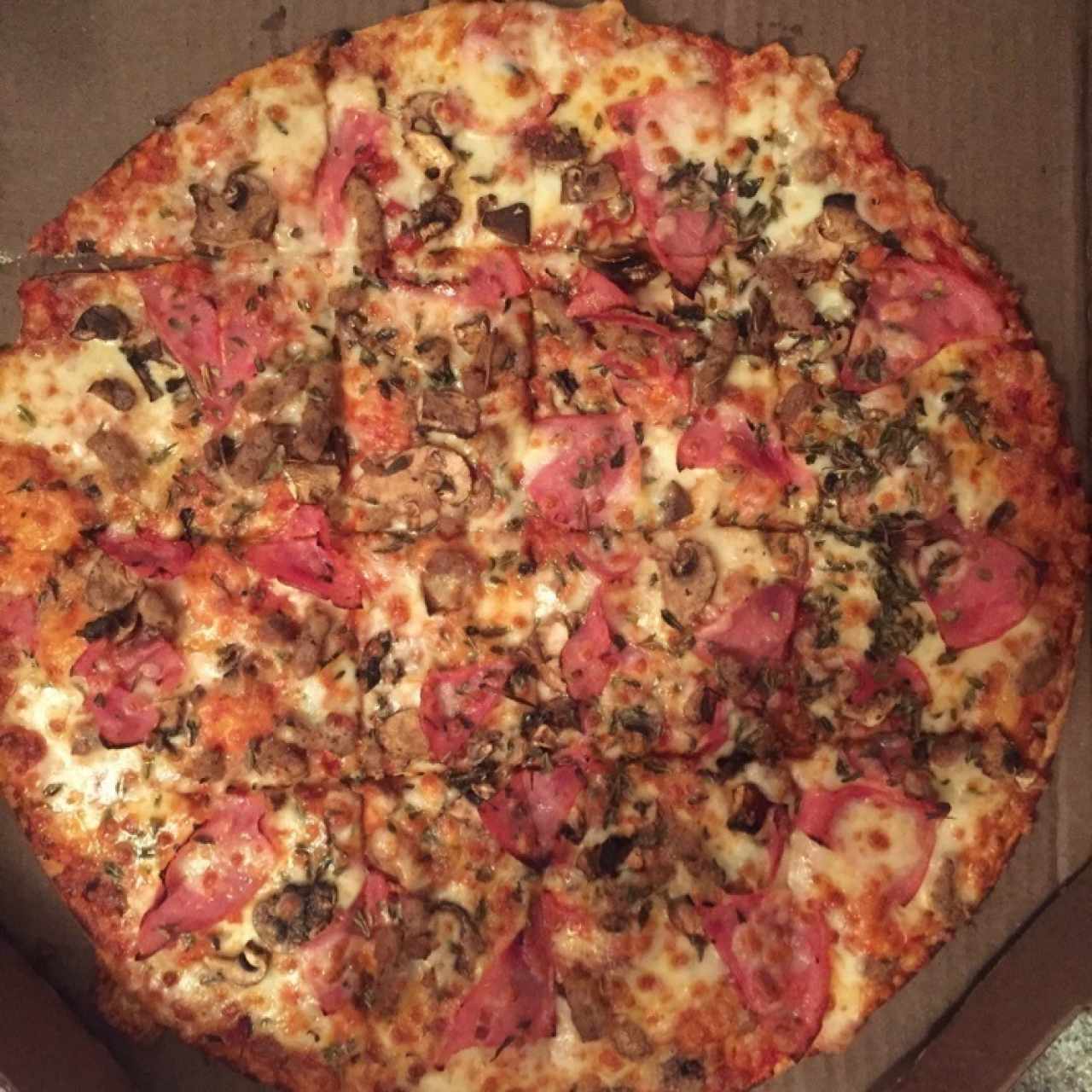 Pizza Club, con extra de Queso y masa fina, simplemete excelente..!