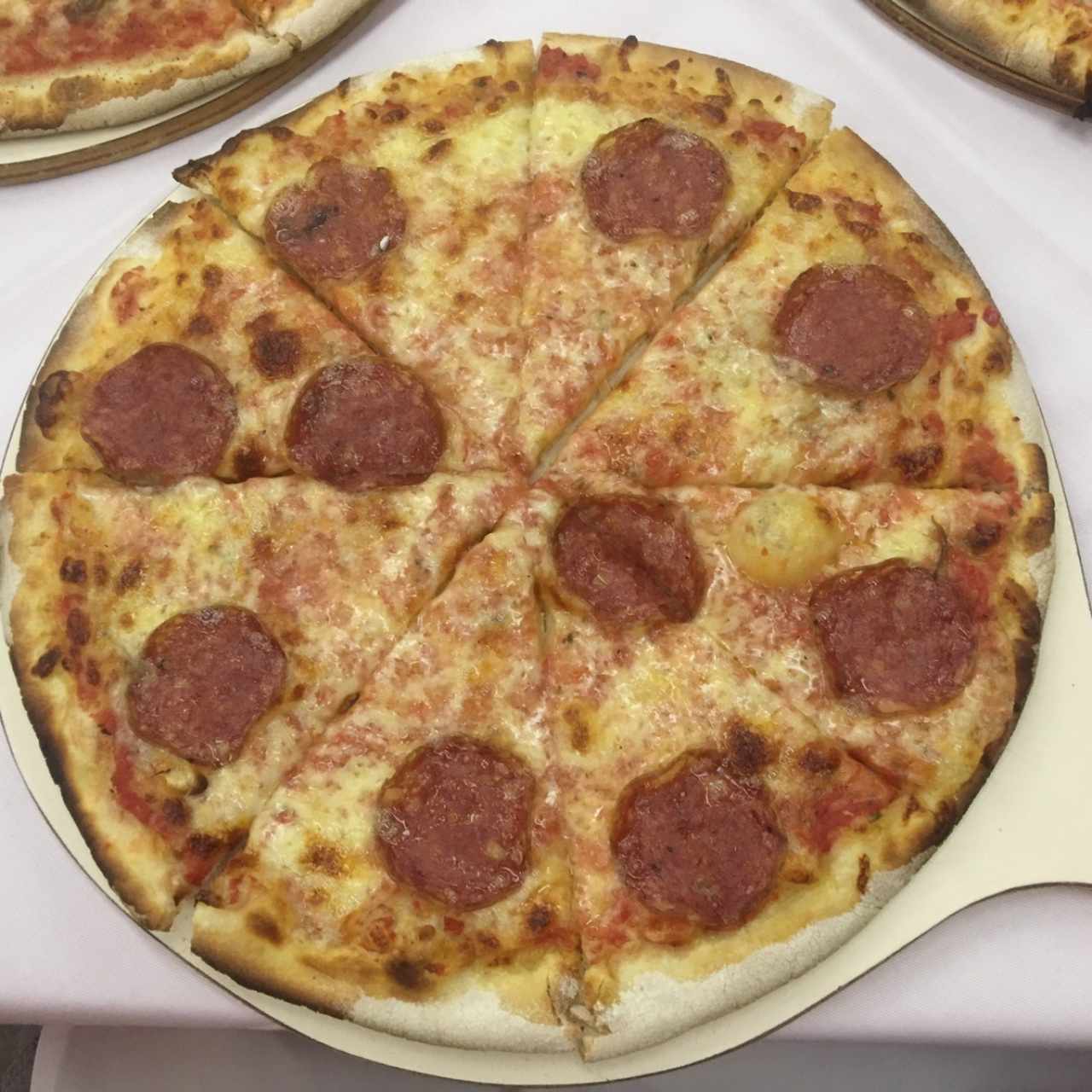Pizza Margarita con Salami
