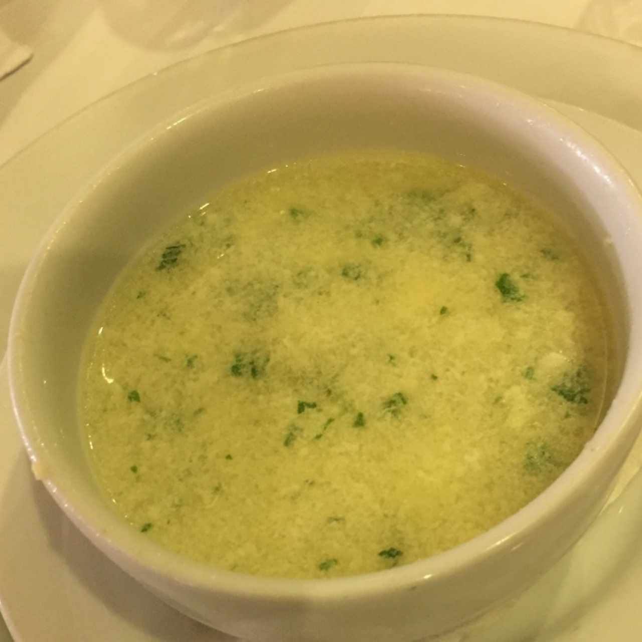 Consomé con huevo 