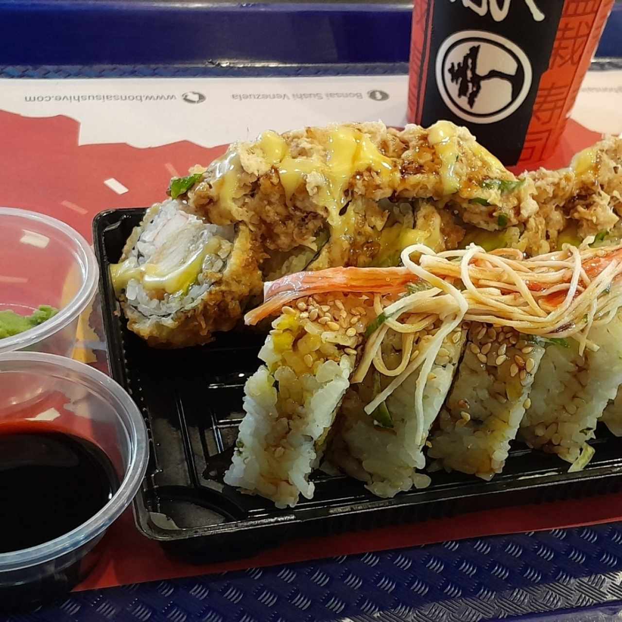 Combo Fiesta Mix 2. Poco topping en el frío y el topping del tempurizado no gustó...