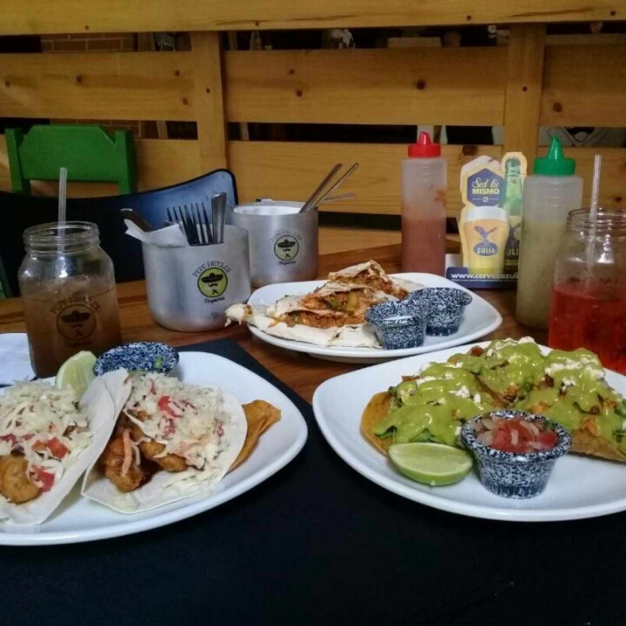 Tacos, tostadas y quesadillas.