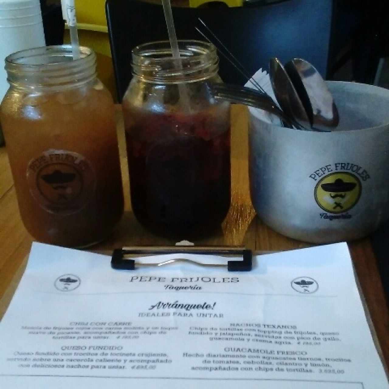 jugo de tamarindo y de jamaica