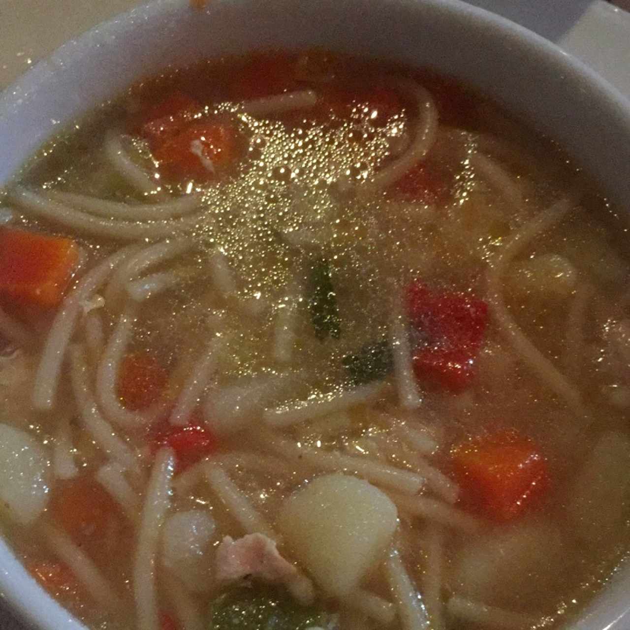 sopa de fideos con pollo