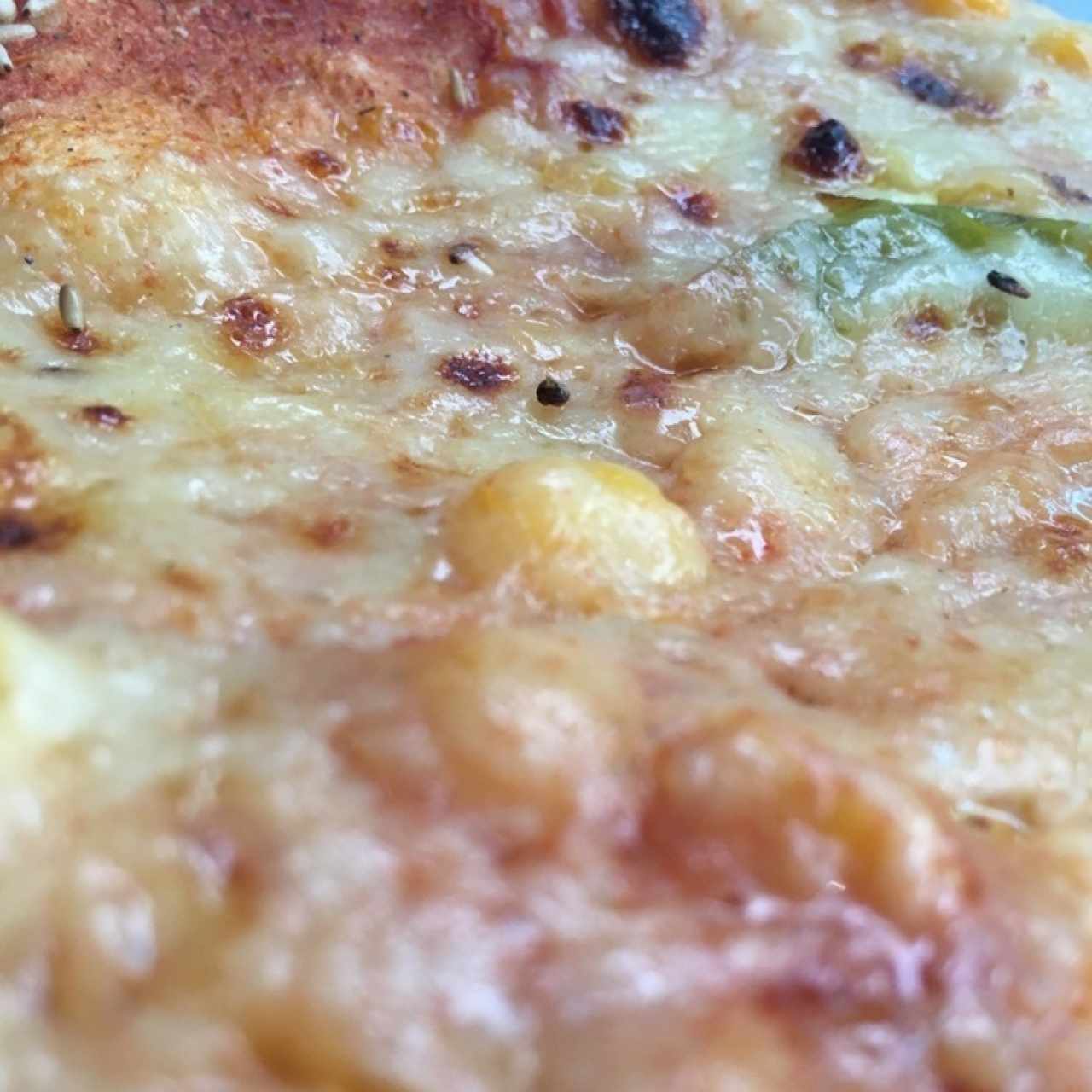 queso, maiz, pimenton y jamon.