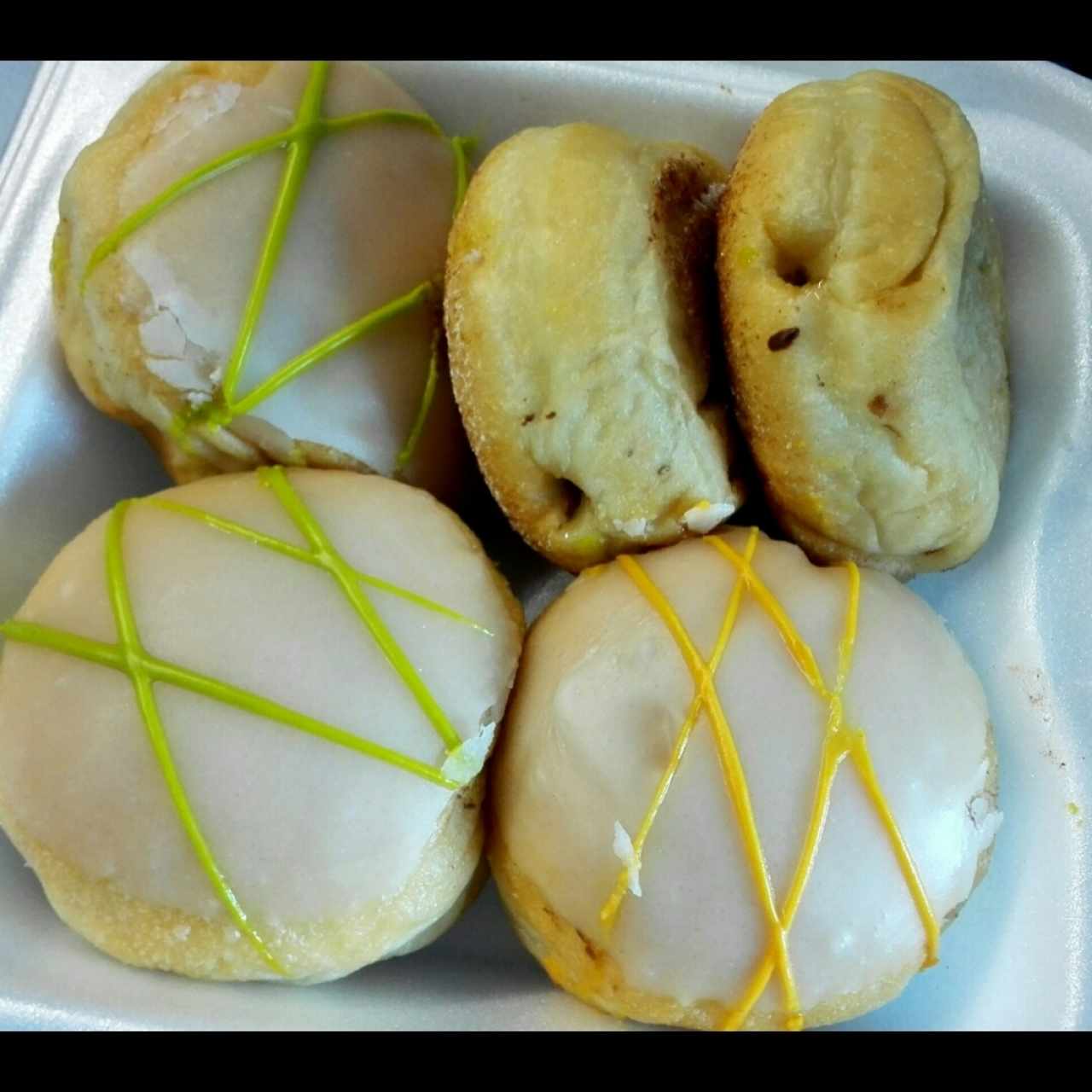 Donas variadas, de Pie de limón, manzana canela y piña 