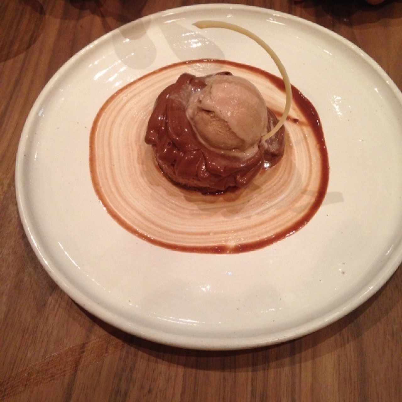 Postre de texturas de chocolate
