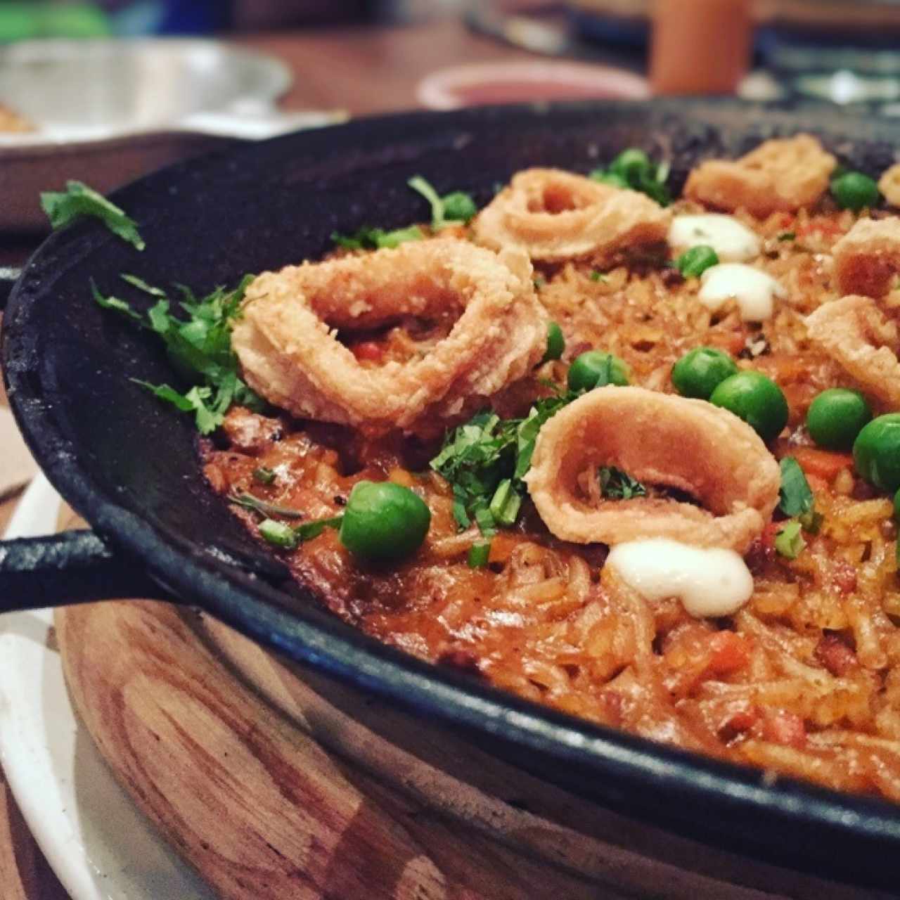 Paella con chicharrón de Calamares