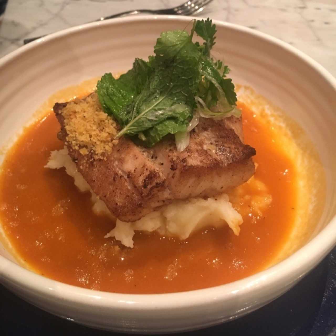 Pesca del Dia con Bisque de camarones 