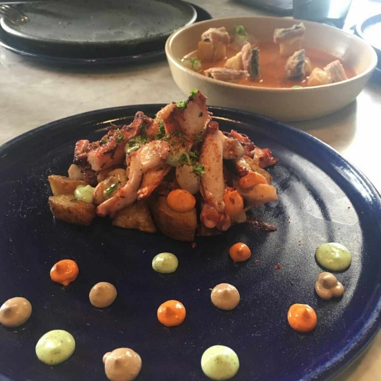 pulpo y sardinas