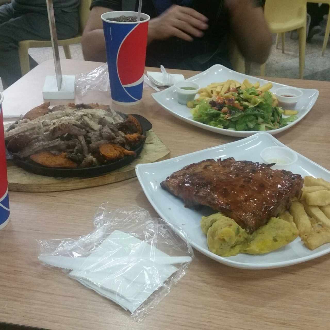 Costillas BBQ y Parrilla Especial