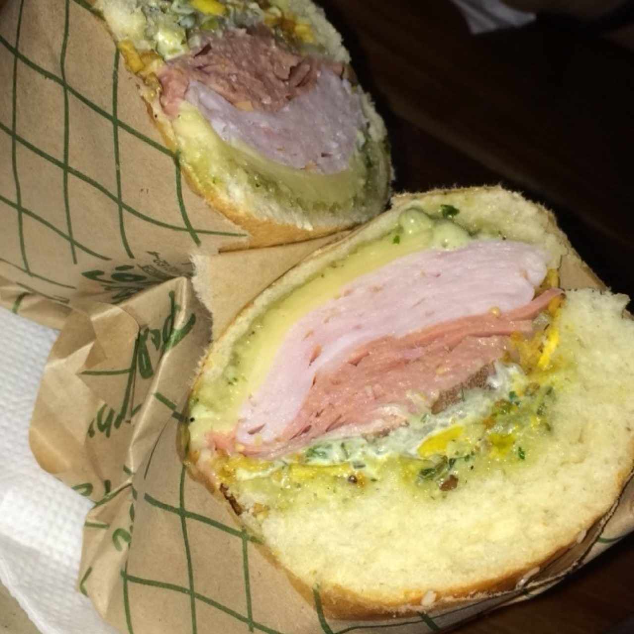 Sandwich de pollo ahumado con extra de pepperoni 