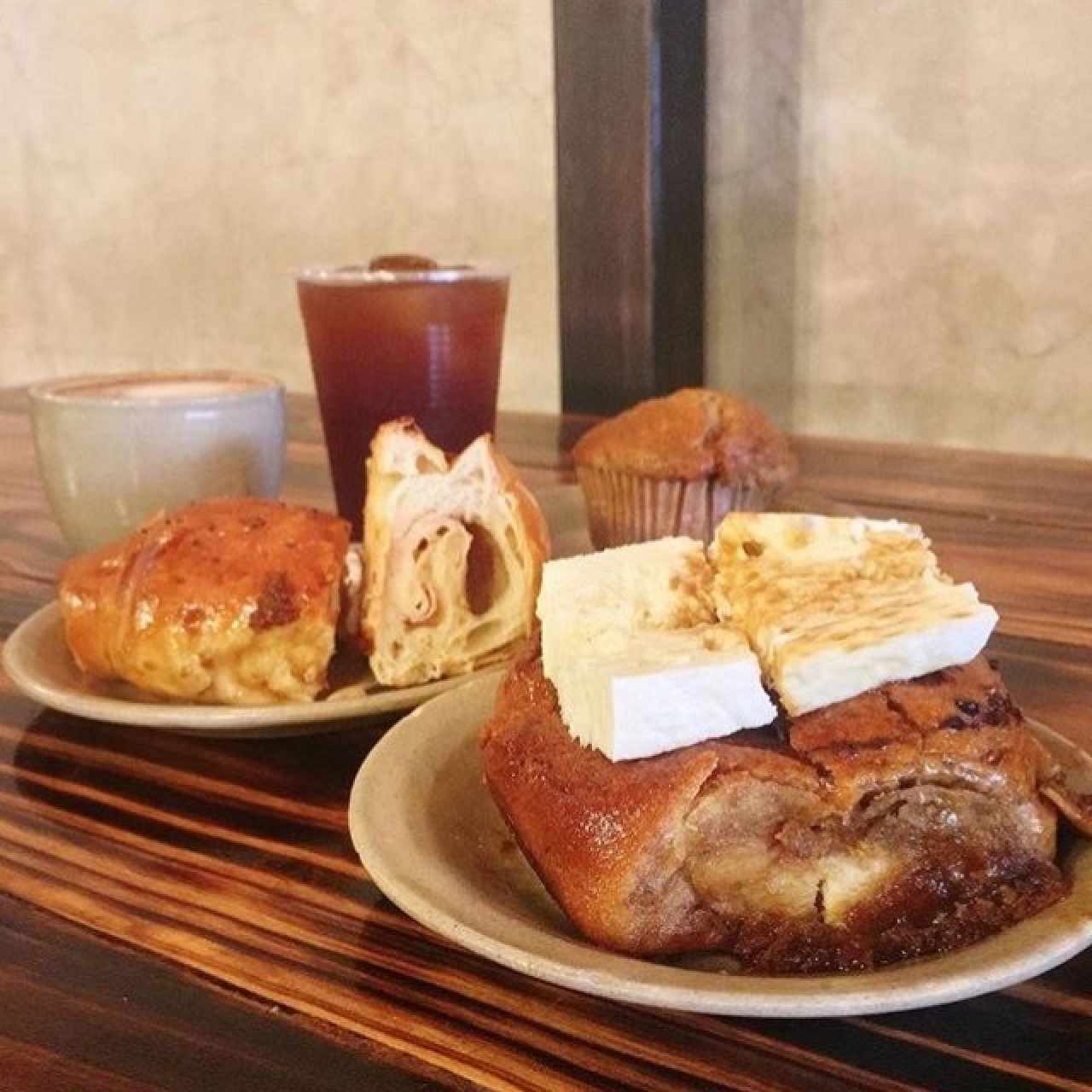 Golfeado con queso y cachito de jamón de pavo