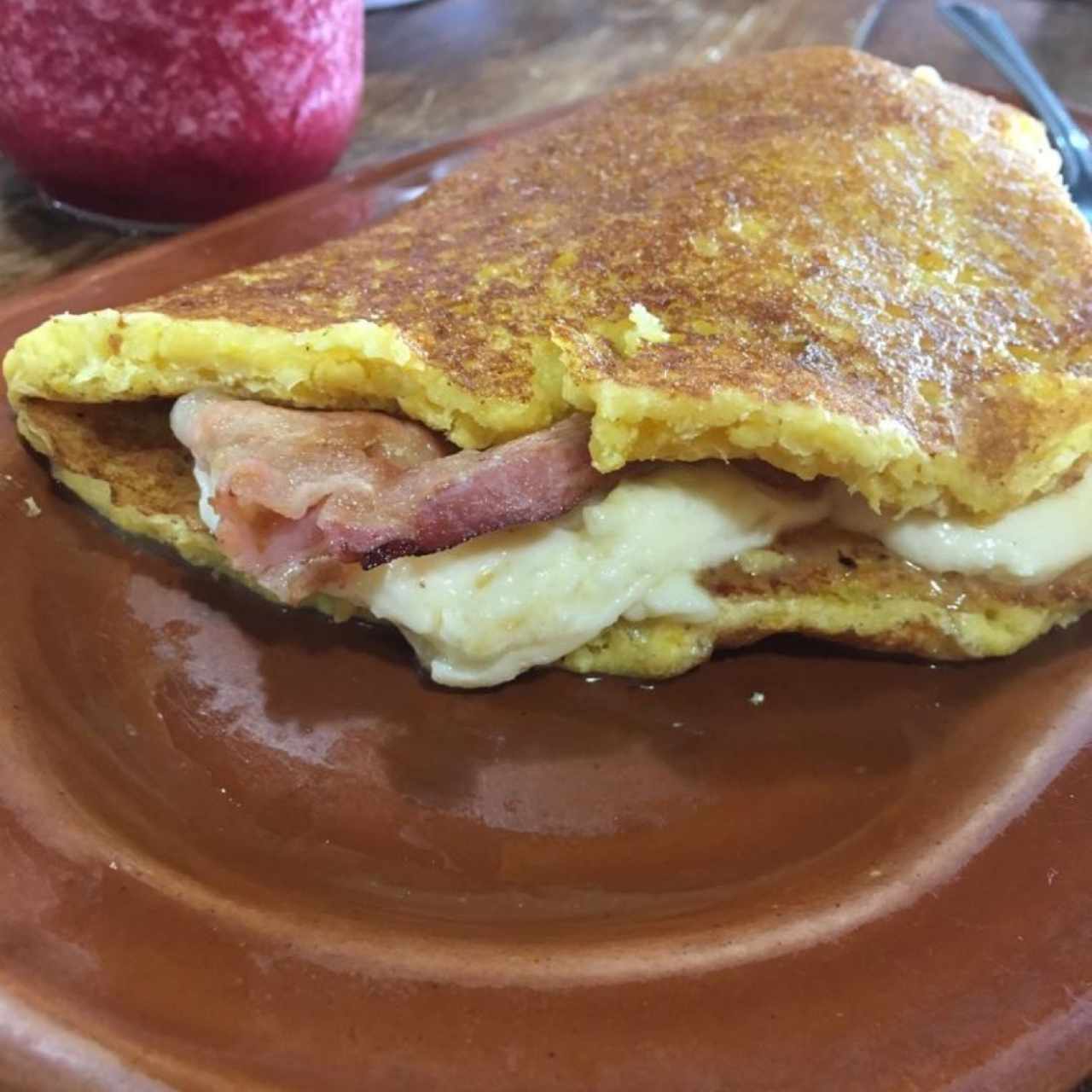 cachapa de queso y tocineta