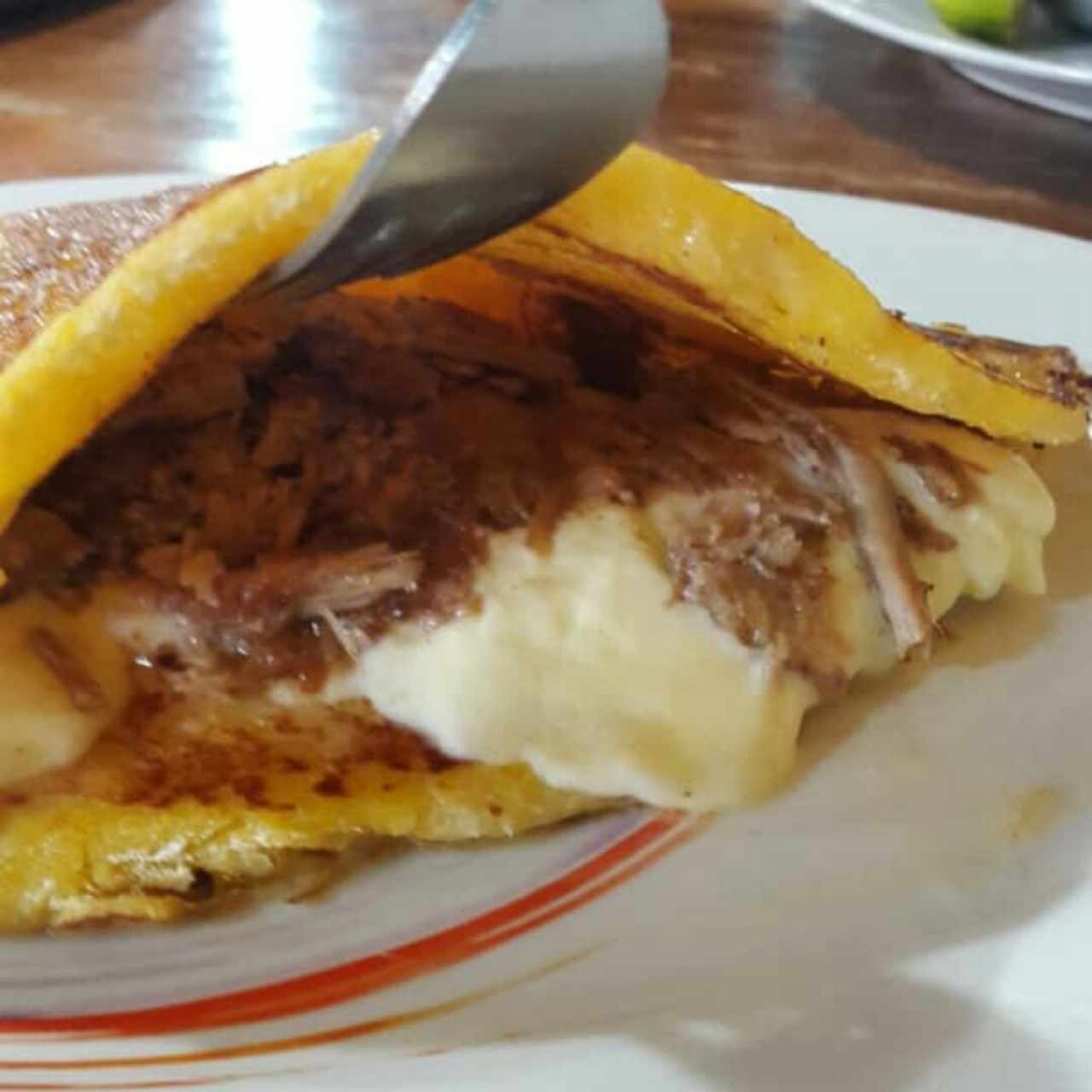 Cachapa de Pernil con Queso