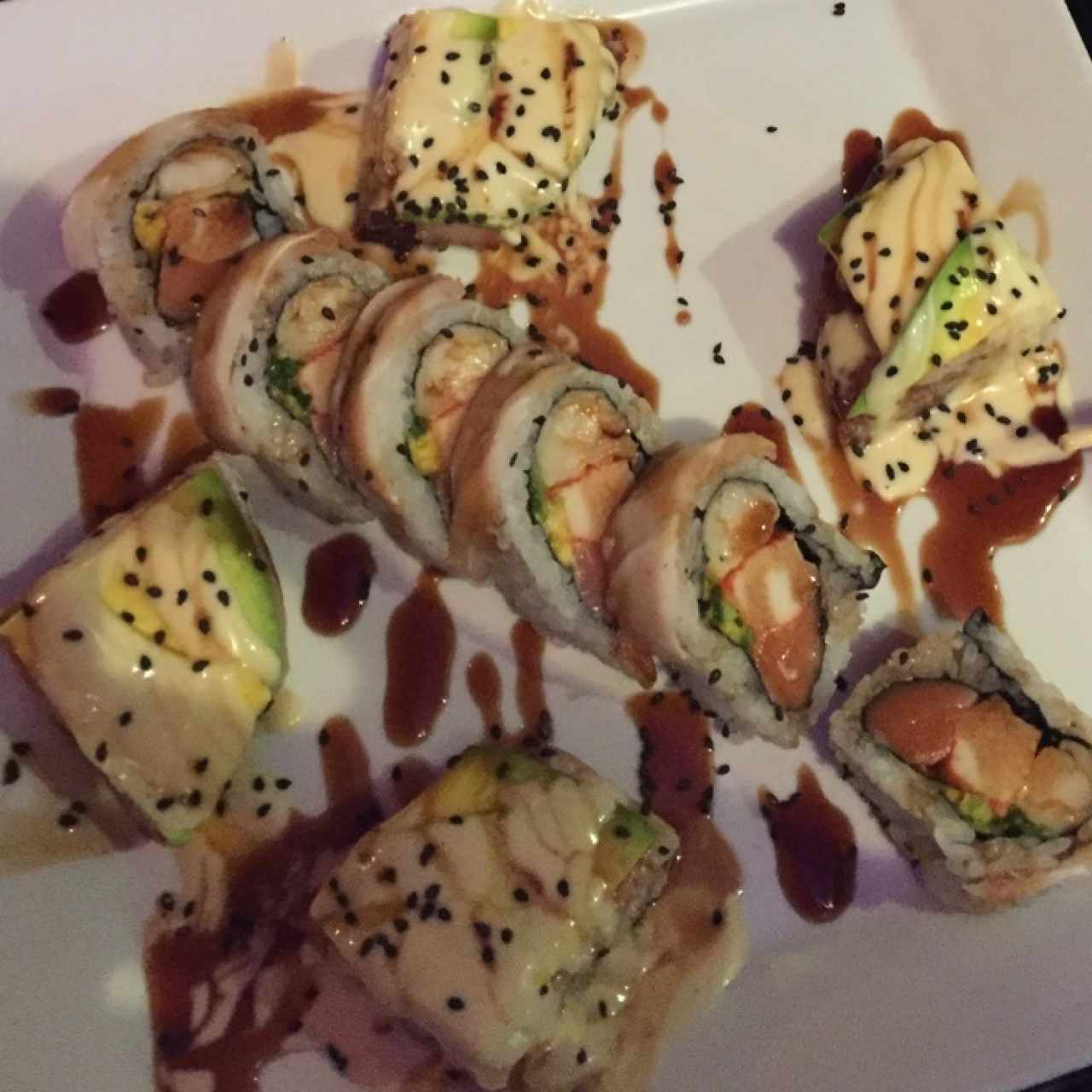 Noruega roll/ pizza japonesa