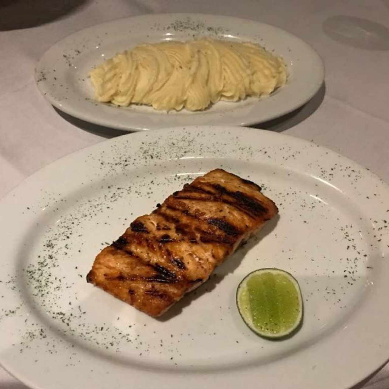 Salmón a la Plancha con Pure de Papas