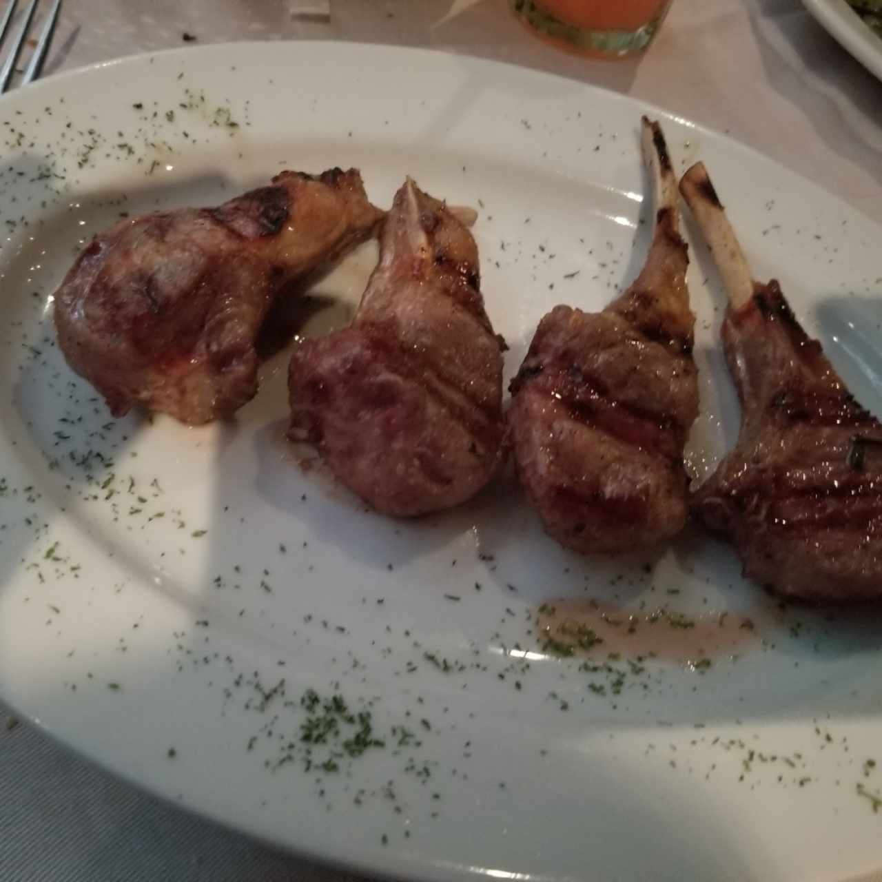 Chuleticas de cordero importado termino medio