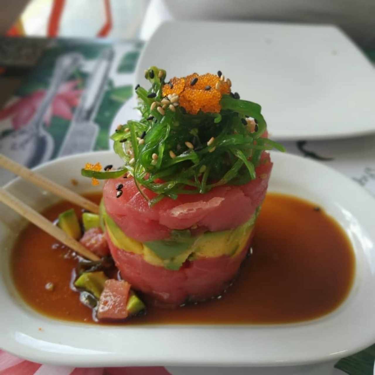 Atún ,wacame y aguacate